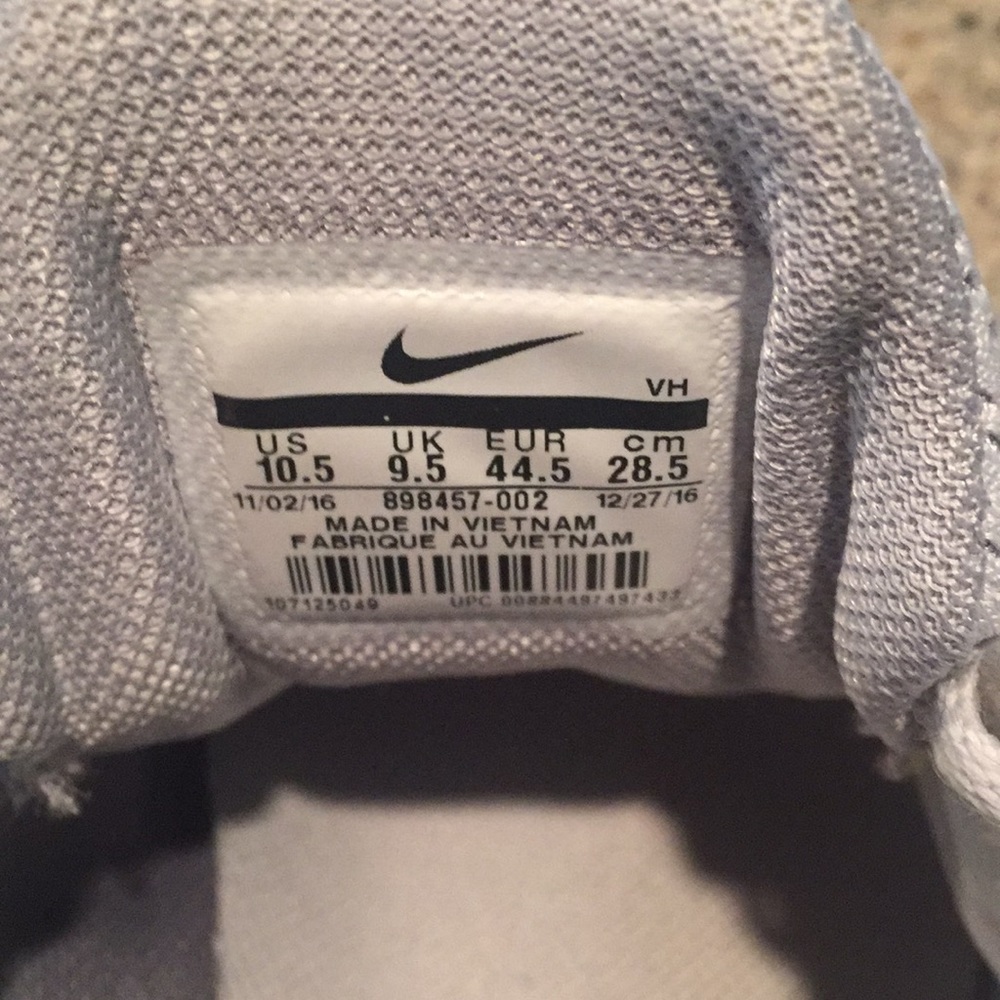Nike - Picture 3 of 5